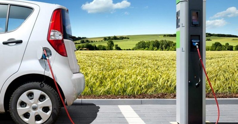 Piaggine, una nuova colonnina per la ricarica delle auto elettriche