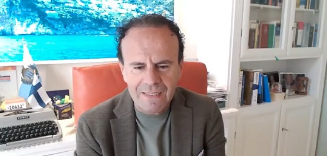 Caro carburante, perché è un affare per lo stato?: ” Su un litro di benzina 60 centesimi sono tasse “. Parla l’esperto.